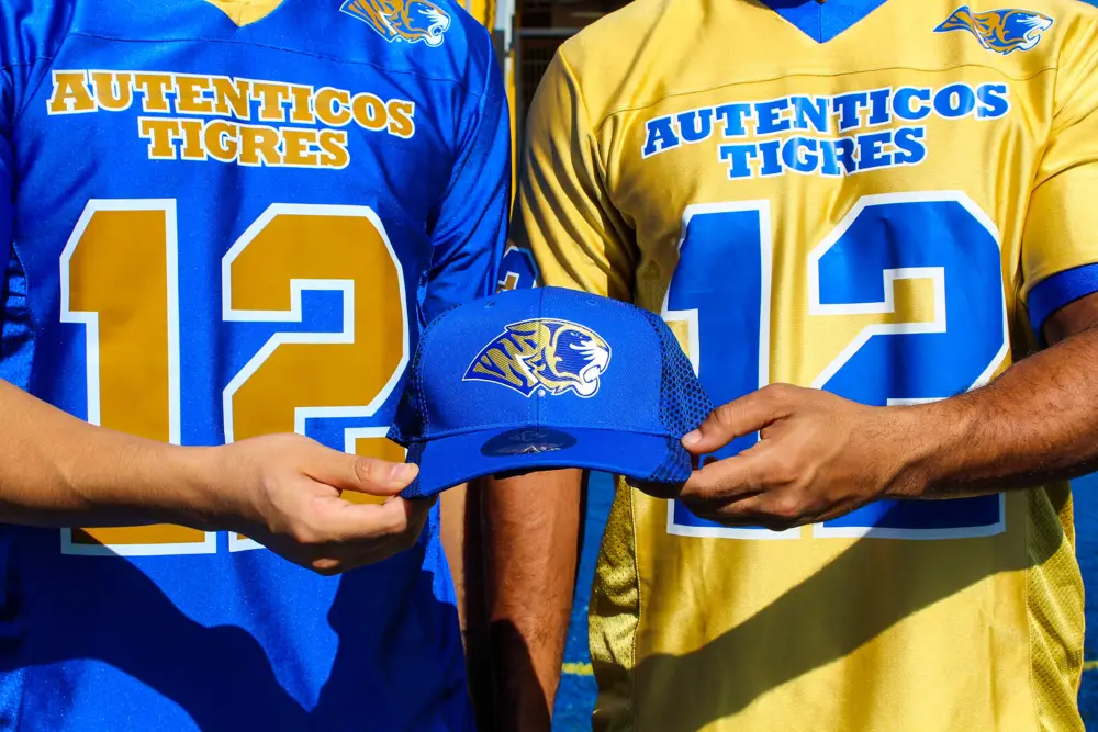Jerseys oficiales número 12 y gorra Auténticos Tigres